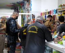 Operação fecha comércio e apreende contrabando em Curitiba