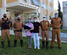 Bebê de 10 dias engasgado com leite é socorrido por policiais militares do BPTran, em Curitiba