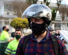 No Dia do Motociclista, BPTran faz blitz educativa e distribui antena corta fio pra evitar acidentes com linha de cerol