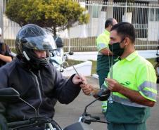 No Dia do Motociclista, BPTran faz blitz educativa e distribui antena corta fio pra evitar acidentes com linha de cerol