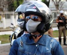 No Dia do Motociclista, BPTran faz blitz educativa e distribui antena corta fio pra evitar acidentes com linha de cerol