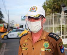 No Dia do Motociclista, BPTran faz blitz educativa e distribui antena corta fio pra evitar acidentes com linha de cerol