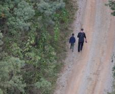 Criança e pai desaparecidos em matagal na RMC são resgatados pela PM