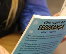 Filho de policial militar lança livro com orientações de segurança para crianças e jovens