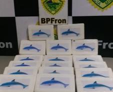 BPFron apreende mais de 21 quilos de cocaína e carro carregado com vinho contrabandeado no Oeste do estado