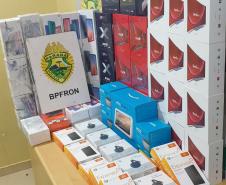 Abordagens do BPFron terminam com 296 celulares contrabandeados apreendidos no Oeste do PR