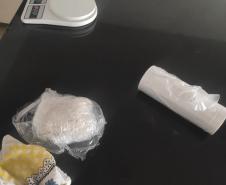 PM descobre laboratório de drogas e prende dois envolvidos no Botiatuvinha, em Curitiba