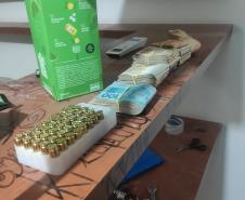 PM descobre laboratório de drogas e prende dois envolvidos no Botiatuvinha, em Curitiba