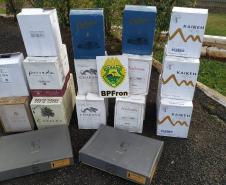 Na região de fronteira, BPFron localiza 162 garrafas de vinhos e 350 pacotes de cigarros contrabandeados durante a Operação Hórus