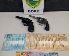 BOPE encontra maconha, drogas sintéticas e armas durante abordagens em Curitiba