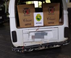 Na região da fronteira, PM apreende dois veículos carregados com cigarros e vinhos contrabandeados