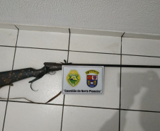 Em situações distintas, PM prende dois homens e apreende espingarda artesanal e drogas no Norte Pioneiro do Paraná