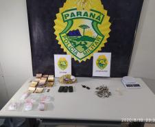 Mais de R$ 10 mil e porções de maconha e crack são apreendidos pela PM na CIC, em Curitiba