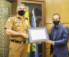 Comandante-Geral da PM recebe certificado da Câmara Municipal de Curitiba pelos 166 anos da Polícia Militar