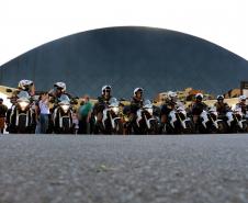 Inédito desfile motorizado da PM passa por cartões-postais da capital em alusão aos 166 anos da Corporação