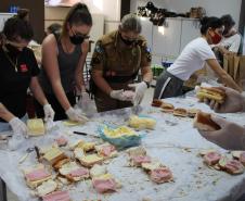 Em meio à pandemia, policiais militares criam projeto social e entregam alimentos para pessoas em situação de rua na Capital