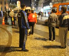 Em meio à pandemia, policiais militares criam projeto social e entregam alimentos para pessoas em situação de rua na Capital