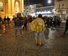 Em meio à pandemia, policiais militares criam projeto social e entregam alimentos para pessoas em situação de rua na Capital