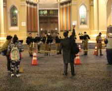 Em meio à pandemia, policiais militares criam projeto social e entregam alimentos para pessoas em situação de rua na Capital