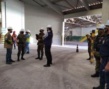 Policiais militares ambientais prestam apoio ao Exército na fiscalização de nitrato de amônio em Paranaguá