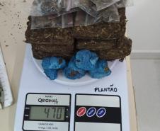 Em Guaratuba, PM encaminha trio e apreende maconha e cocaína