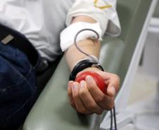 Cadetes da Polícia Militar doam sangue no Hemepar de Curitiba