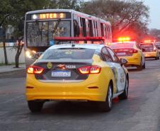 Bloqueios de trânsito e abordagens são foco da Operação Especializada do BPTran em Curitiba