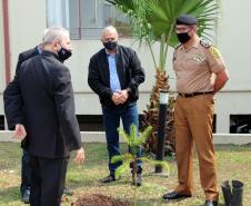 Capitão da Reserva Remunerada da PM é homenageado e planta mais duas Araucárias no Quartel do Comando-Geral em Curitiba