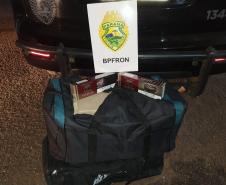 No Oeste do estado, PM apreende sete malas carregadas com cigarros contrabandeados
