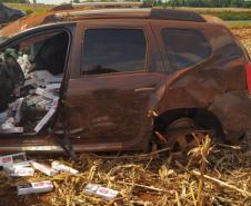 Carro capota com 1,6 mil pacotes de cigarros contrabandeados em Marechal Cândido Rondon (PR)