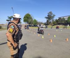 BPTran faz instrução de direção defensiva com motociclistas durante a Semana Nacional de Trânsito