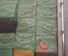 No final de semana, BPAmb-FV apreende arma de fogo, 800 caixas de cigarros contrabandeados e galos de rinha em situações distintas