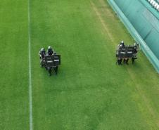 Companhia de Choque faz treinamento no estádio Couto Pereira, em Curitiba