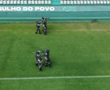Companhia de Choque faz treinamento no estádio Couto Pereira, em Curitiba