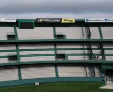 Companhia de Choque faz treinamento no estádio Couto Pereira, em Curitiba