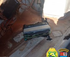 BPRv apreende dois carros carregados com três mil cigarros e dois equipados com rádio transmissor no Paraná