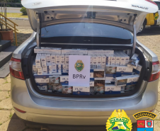 BPRv apreende dois carros carregados com três mil cigarros e dois equipados com rádio transmissor no Paraná