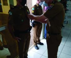 Batalhão da PM de Ivaiporã (PR) entrega Medalha de Mérito a policiais durante evento