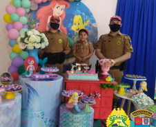 Policiais militares rodoviários entregam presentes para crianças no Noroeste e Sudoeste do estado