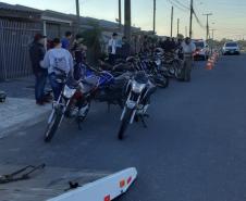 Na RMC, PM prende duas pessoas e apreende mais de um quilo de maconha e duas motocicletas