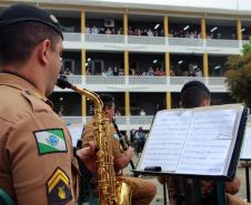 Banda de Música da PM faz apresentação em comemoração ao Dia do Professor em Curitiba