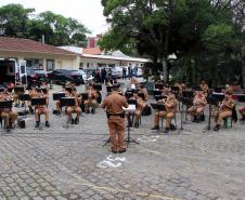 Banda de Música da PM faz apresentação em comemoração ao Dia do Professor em Curitiba