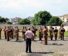 Após quase 40 anos na Reserva Remunerada, subtenente da PM recebe homenagem da Banda de Música em Curitiba