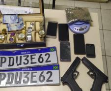 PM apreende dois simulacros de arma de fogo, pés de maconha e 101 gramas de haxixe no Sudeste do estado