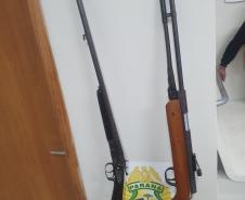 Em Ponta Grossa (PR), PM apreende três armas de fogo e 120 gramas de maconha em situações distintas