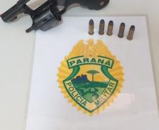 Arma e drogas são apreendidas pela PM no Sudeste do PR