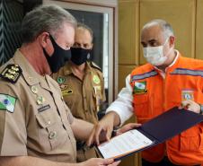 Oficiais da Polícia Militar recebem Medalha de Mérito da Defesa Civil no Quartel do Comando-Geral em Curitiba