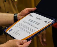 Oficiais da Polícia Militar recebem Medalha de Mérito da Defesa Civil no Quartel do Comando-Geral em Curitiba