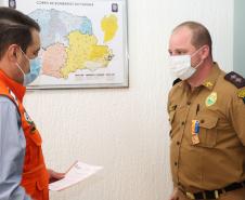 Oficiais da Polícia Militar recebem Medalha de Mérito da Defesa Civil no Quartel do Comando-Geral em Curitiba