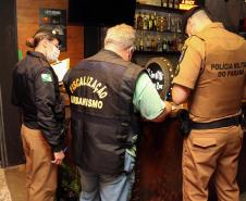 Ação Integrada de Fiscalização Urbana fecha 25 estabelecimentos comerciais em Curitiba